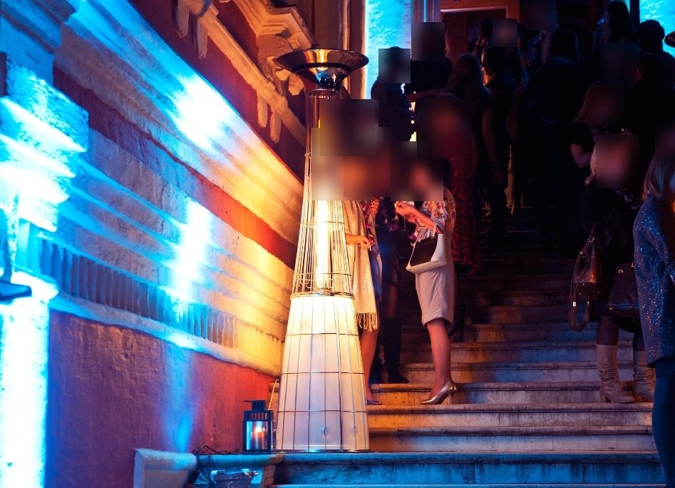 Italkero Dolce Vita glass tube heater warming a private event